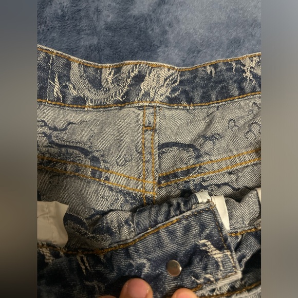 Dragon Stitching Jean Shorts - Picture 4 of 9